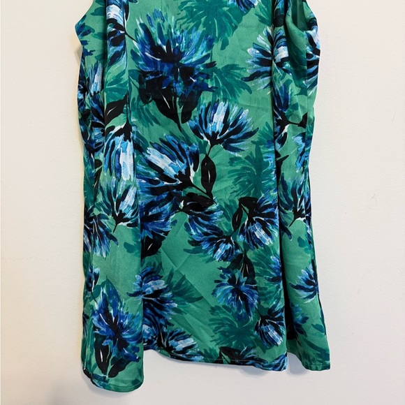 2/$30 Banana Republic - Green and Blue Floral/Tropical Sleeveless Blouse Top - Picture 4 of 7